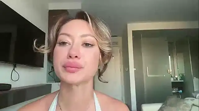 AngelynFusi Adlı Modelin Canlı XXX Sohbeti