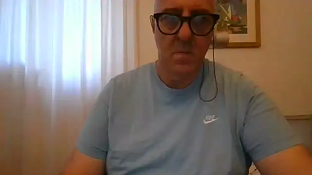 ANONIMO7735's Live XXX Chat