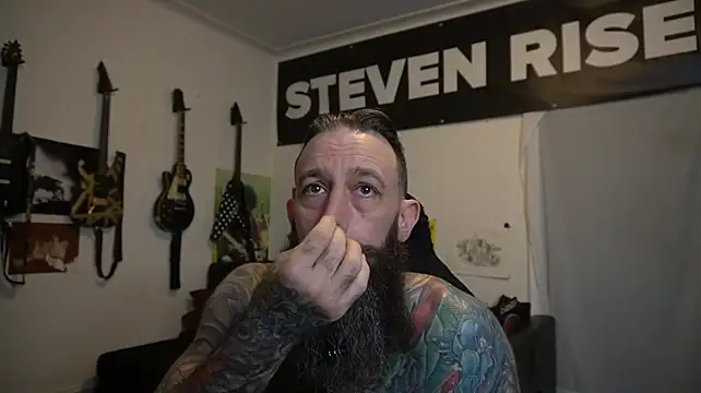 Pertunjukan Kamera Web StevenRiseNYC
