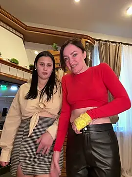CherryBombs- élő XXX-chatje