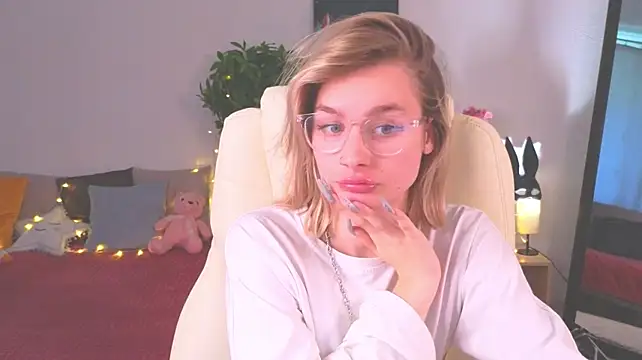 NoraMoreau Chat XXX in diretta