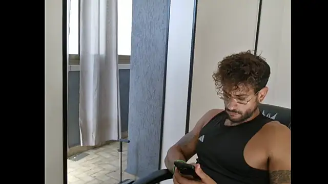 ItalianShadow Chat XXX live