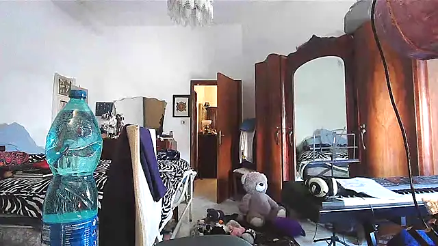 AliceBehind Chat XXX live