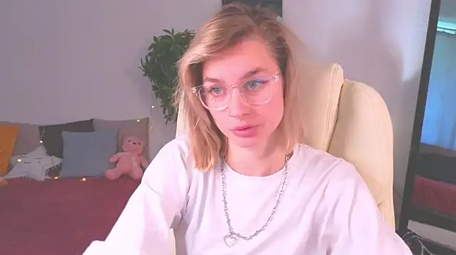 NoraMoreau Adlı Modelin Canlı XXX Sohbeti