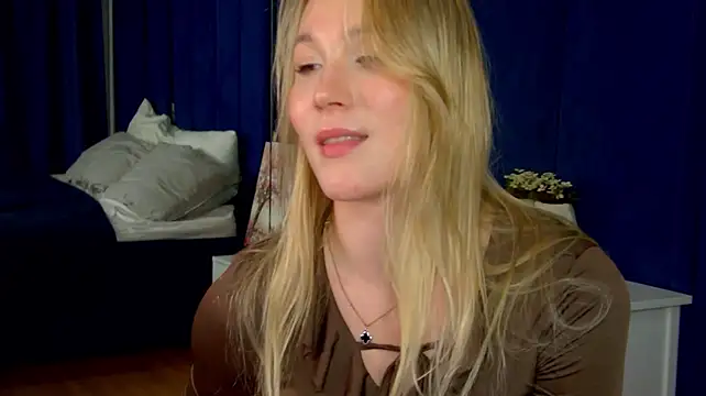 ElaraVoltage Chat XXX in diretta