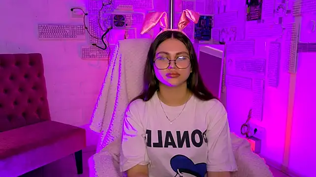 MissTessaGlow Chat XXX in diretta