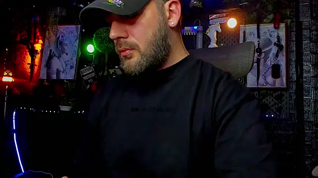 צ'אט XXX בשידור חי של LexHardy