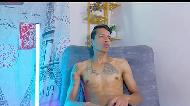 ethanblakee Adlı Modelin Canlı XXX Sohbeti