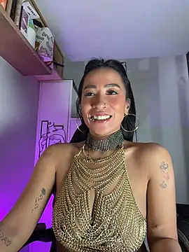 Chat +18 de AsianMilfSheryl ao vivo