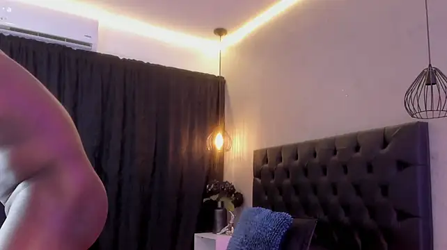 Chat +18 de naomi__blair ao vivo