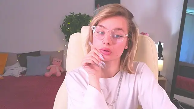 NoraMoreau Adlı Modelin Canlı XXX Sohbeti