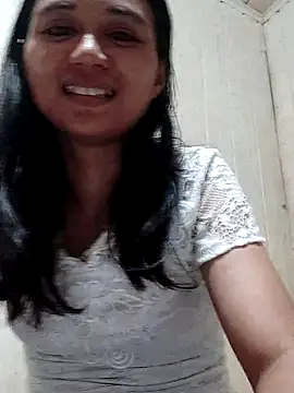 Chat +18 de Rayya_4yy ao vivo