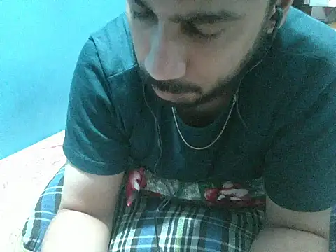 Precumboner Adlı Modelin Canlı XXX Sohbeti