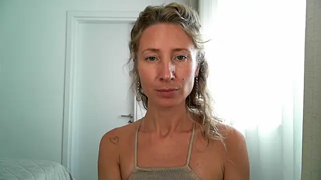 aurelline Adlı Modelin Canlı XXX Sohbeti