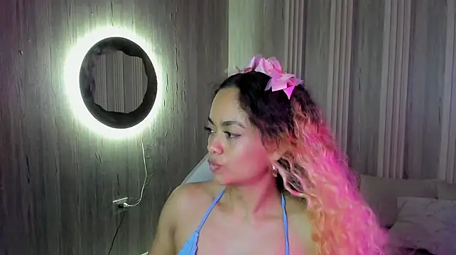 CurlyMamii's Live XXX Chat