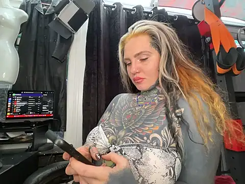 MistressWildd's Live XXX Chat