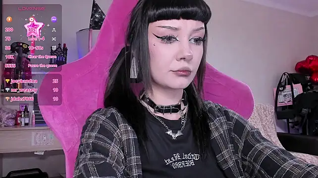 Czat XXX na żywo – ObsidianMusee