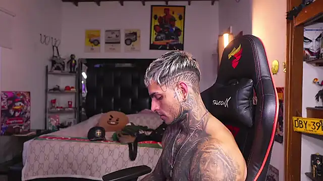 logan_hugh8 Adlı Modelin Canlı XXX Sohbeti