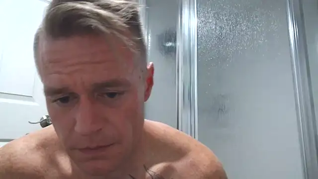Chat XXX en directo de DILFiGuess1
