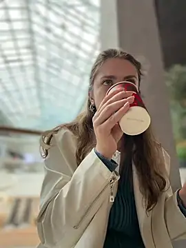 MariiD Adlı Modelin Canlı XXX Sohbeti