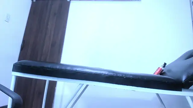 XXX chat uživo modela LeilaSmith_