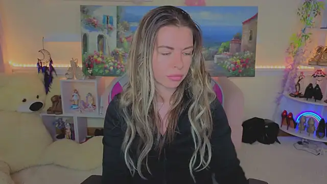 XXX chat uživo modela Real_Tini