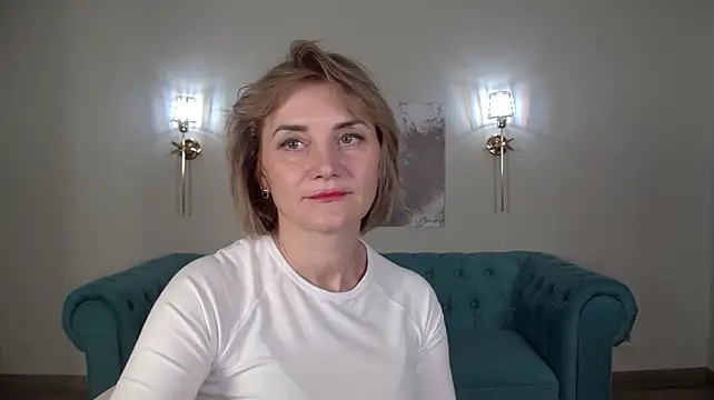 AdeleRocher Adlı Modelin Canlı XXX Sohbeti