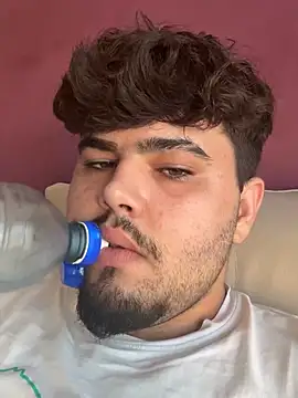 Yannick04 XXX чат на живо