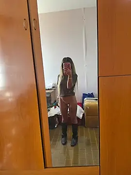 Thegirlofthemirror's Live XXX Chat