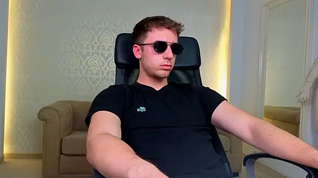 צ'אט XXX בשידור חי של KellenWest