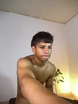 Chat +18 de Alessio_hot ao vivo