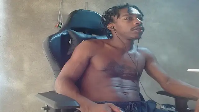 Larry-n-clouds Chat XXX live