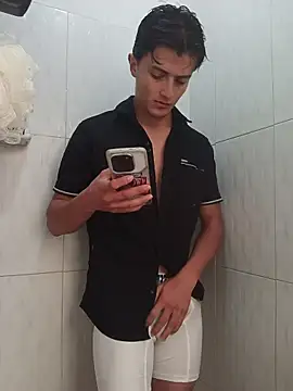 Show modela Davitfitnosuke na web-kameri
