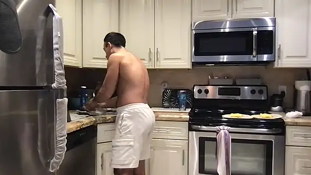 BigGuyMuscle XXX чат на живо