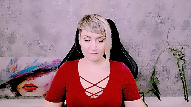 Djullia XXX чат на живо