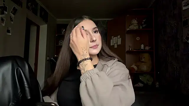 צ'אט XXX בשידור חי של KittyNoSkirty