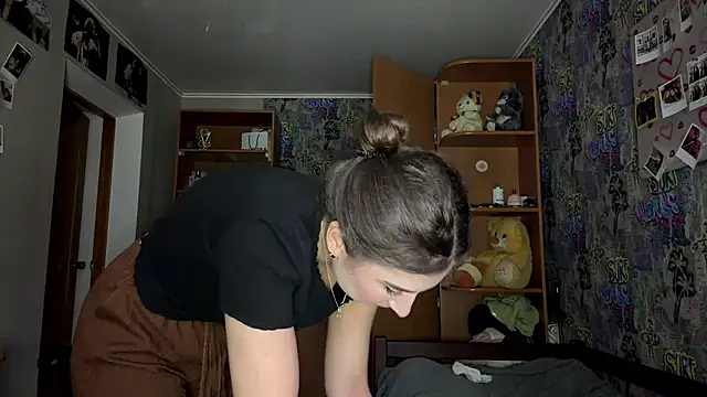 Chatroom XXX en direct de KittyNoSkirty