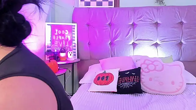 lilyy_evanss Adlı Modelin Canlı XXX Sohbeti