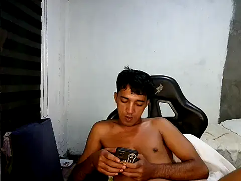 Rowy_Cam Chat XXX in diretta