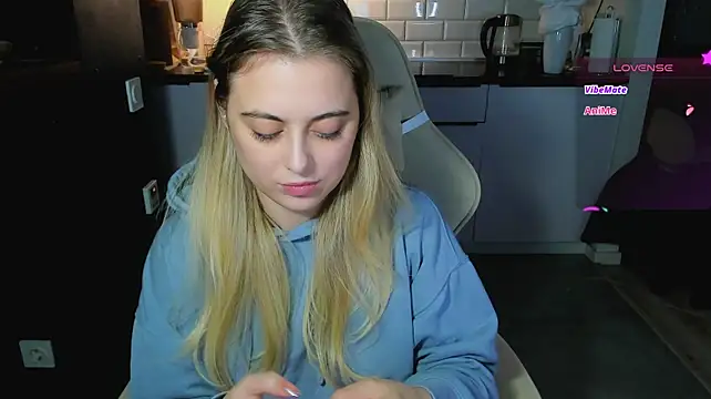blonde_kellyyのライブXXXチャット