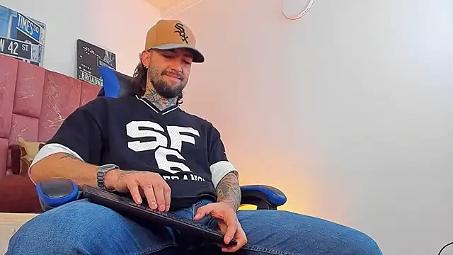 ALPHA_MASTER1 live XXX chat