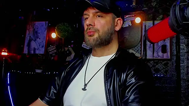 צ'אט XXX בשידור חי של LexHardy