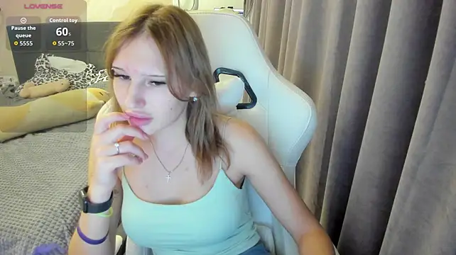 EvelinaLuu Chat XXX in diretta