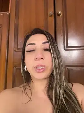 צ'אט XXX בשידור חי של emma1981