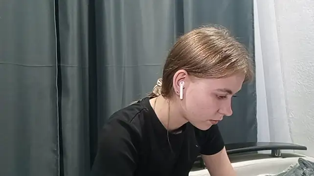 AnnettaHosaka Chat XXX in diretta