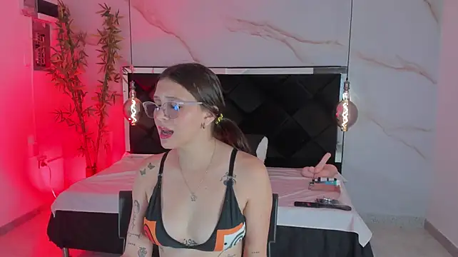 AngelaaCute_ Chat XXX in diretta