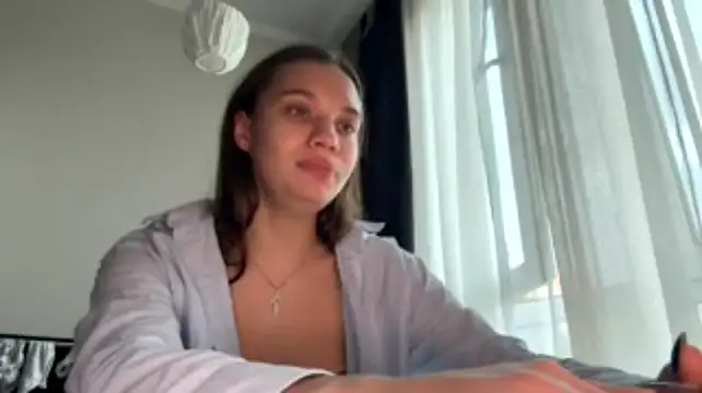 Chat +18 de AllineSkrobacki ao vivo