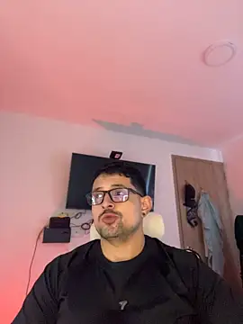 TroyeKnight Chat XXX live