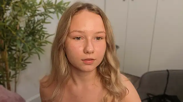 queenneee Live XXX-chat