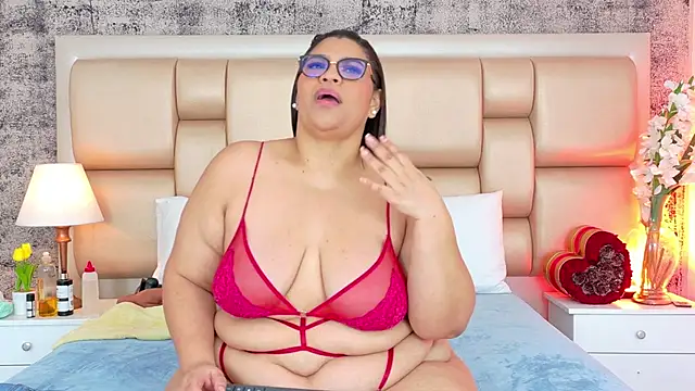 Chat XXX en directo de SelennaCooper